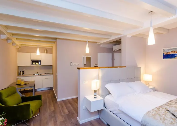 Villa Flores Studio Apartment